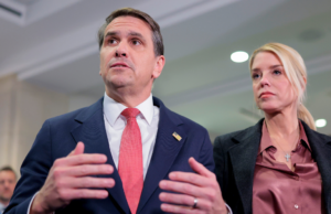 KARL ROVE: Trump abandonou Bondi, mas a verdadeira luta política está apenas começando