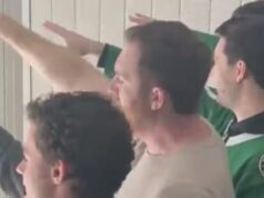 Quatre hommes pris à faire le salut nazi durante um match des Stars