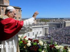 Papa Leão apela aos líderes globais que escolham a paz na sua primeira missa de Páscoa