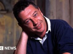 O ex-DJ da Radio 1 e apresentador do Reside Help Andy Kershaw morre aos 66 anos