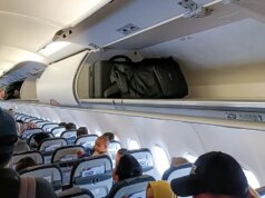 Passageiros criticam companhias aéreas por forçarem a verificação antecipada de bagagem, mesmo com caixas vazias a bordo