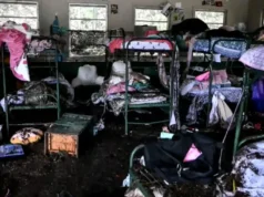 Partes do Camp Mystic devem permanecer fechadas, resolve o juiz após dias de depoimentos emocionantes