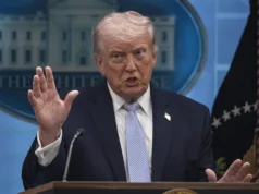 Trump defende ataque à infra-estrutura civil no Irão e alerta que o tempo do país está a esgotar-se