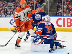 Les Geese em volent une para Edmonton