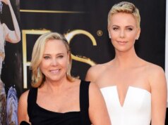 Charlize Theron conta a noite em que sua mãe atirou fatalmente em seu pai quando ela tinha 15 anos