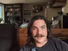 O banimento de 3 dias de ChudtheBuilder se transforma em banimento indefinido do Kick após reação de assédio