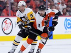 Crosby e técnico dos Penguins criticam árbitros por pedido de embelezamento na derrota para Flyers