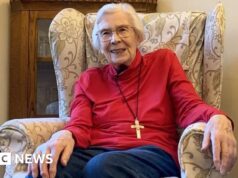 Ligue para a parteira elogiada por uma das freiras que o inspirou