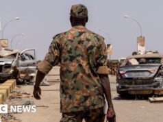 Mulher iraniana presa nos EUA por suposto tráfico de armas para o Sudão