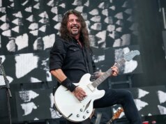 Dave Grohl diz que a chave para manter a voz saudável é cerveja e uísque