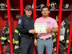 Vários bombeiros homenageados pela comunidade acusados de caso de abuso sexual infantil visando a mesma vítima juvenil