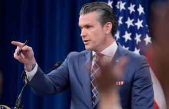 Pete Hegseth assina memorando abrindo portas para tropas portarem armas de fogo pessoais em bases