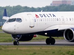 Delta se torna a terceira companhia aérea a aumentar as taxas de bagagem enquanto a guerra no Irã torna o combustível para aviação mais caro