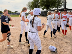 A temporada de softball do colégio de Minnesota enfrenta a tensão do conflito entre atletas trans enquanto o administrador de Trump reprime