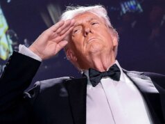 Trump elogiado pela ‘força’ momentos depois que os tiros foram disparados enquanto uma testemunha descreve uma cena ‘terrível’