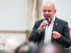 Trump endossa ex-assessor político do Reino Unido Steve Hilton para governador da Califórnia