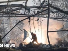 Zelensky condena extensão dos EUA à isenção de sanções russas