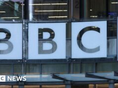 BBC cortará quase um em cada 10 funcionários para economizar £ 500 milhões