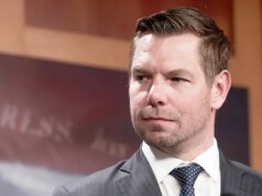 Swalwell chama as alegações de má conduta sexual de ‘totalmente falsas’ e diz que irá combatê-las ‘com tudo’