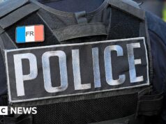 Francês acusado de trancar filho em van por mais de um ano