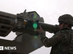 ‘Atacado 28 vezes por dia’ – BBC visita base fortemente atacada dos EUA e do Reino Unido no Iraque