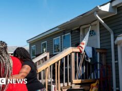 Mulher e criança pularam do telhado para escapar do tiroteio mortal na Louisiana