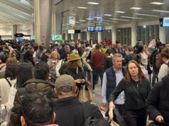 O secretário do DHS, Markwayne Mullin, sinaliza um exame mais minucioso da alfândega nos principais aeroportos da cidade santuário