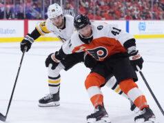 Flyers venceram Penguins e assumiram a liderança da série por 3-0