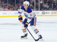 Trent Frederic, dos Oilers, retornará à escalação contra Blackhawks