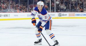 Trent Frederic, dos Oilers, retornará à escalação contra Blackhawks