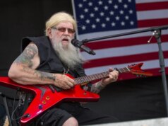 David Allan Coe, cantor que escreveu "Pegue este trabalho e empurre-o," morre aos 86