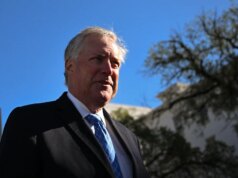 Meadows busca reembolso do DOJ por honorários advocatícios de investigações relacionadas a Trump