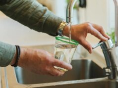 O maior mito sobre a água da torneira, de acordo com um cientista da qualidade da água