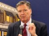 Comey comparece ao tribunal após sua acusação por supostamente ameaçar Trump