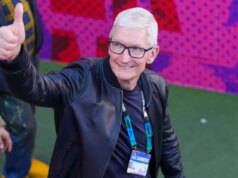 Tim Cook dinner deixará o cargo de CEO da Apple, com John Ternus escolhido como sucessor