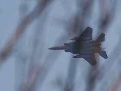 Tripulante americano desaparecido de caça abatido é resgatado no Irã, diz Trump