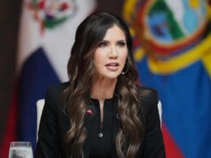 DHS descarta política de Noem que exige revisão do secretário de todos os contratos acima de US$ 100 mil