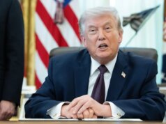 Trump assina ordem executiva para expandir o controle da NCAA sobre esportes universitários