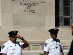 DOJ prepara até US$ 3,5 bilhões em subsídios para aplicação da lei, 1 ano após cortes acentuados