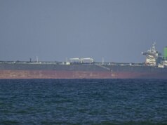 Destruidores navais dos EUA cruzaram o Estreito de Ormuz, diz CENTCOM