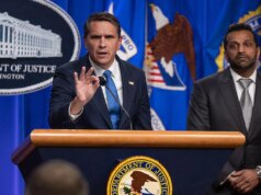 Ex-promotores federais veem falhas legais na acusação do SPLC do DOJ