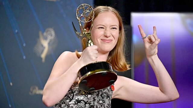 hannah-einbinder-holding-emmy.jpg