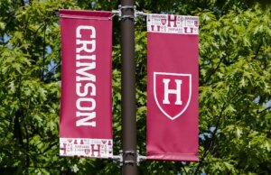 Boletim informativo ‘Anti-semitismo exposto’ da Fox Information: Sentindo o ódio em Harvard