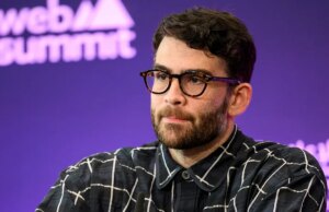 As primárias democratas no Senado irrompem em um estado-chave quando o candidato se une a um streamer radical: ‘A América mereceu o 11 de setembro’