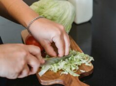 Traga precisão de chef para sua cozinha com este conjunto de facas japonesas de US$ 110