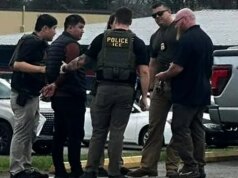 ICE prende 13 após denúncia sobre motoristas de caminhão no DMV da Pensilvânia desencadeando cena caótica