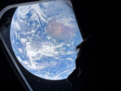 Os astronautas do Artemis II tiraram essas selfies da Terra com um iPhone 17