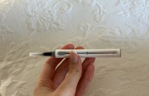 Seus AirPods são nojentos. Esta ferramenta de US $ 6 irá mantê-los totalmente limpos