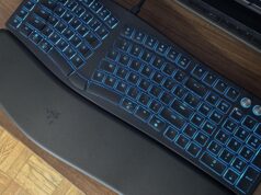 Finalmente, encontrei um teclado ergonômico de escritório que é igualmente bom para jogos