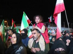 Dentro de Teerã após os ataques: mulher iraniana descreve medo, postos de controle e pessoas usadas como ‘escudos humanos’